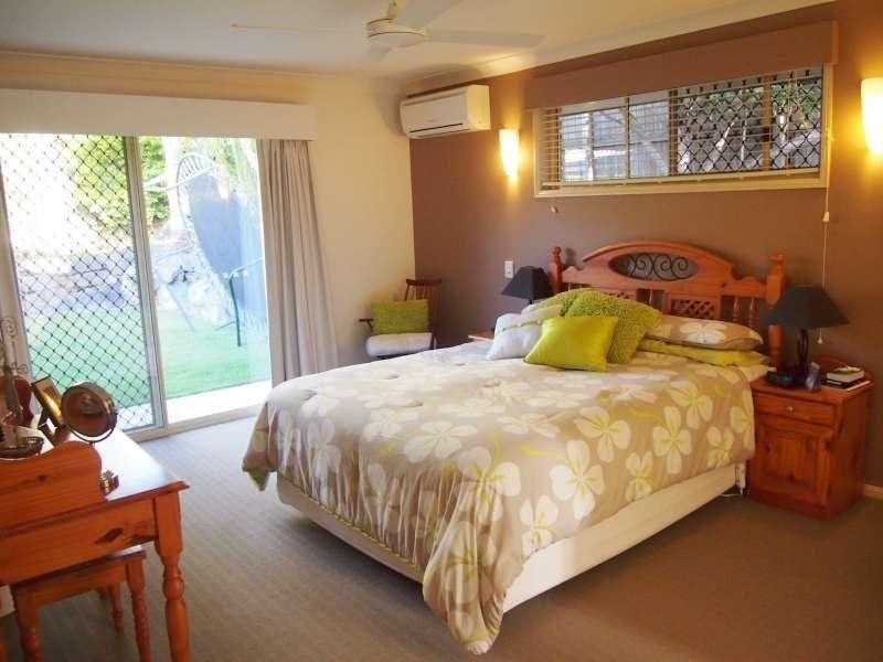 15 Oakley Street, Carindale QLD 4152