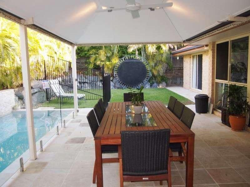 15 Oakley Street, Carindale QLD 4152