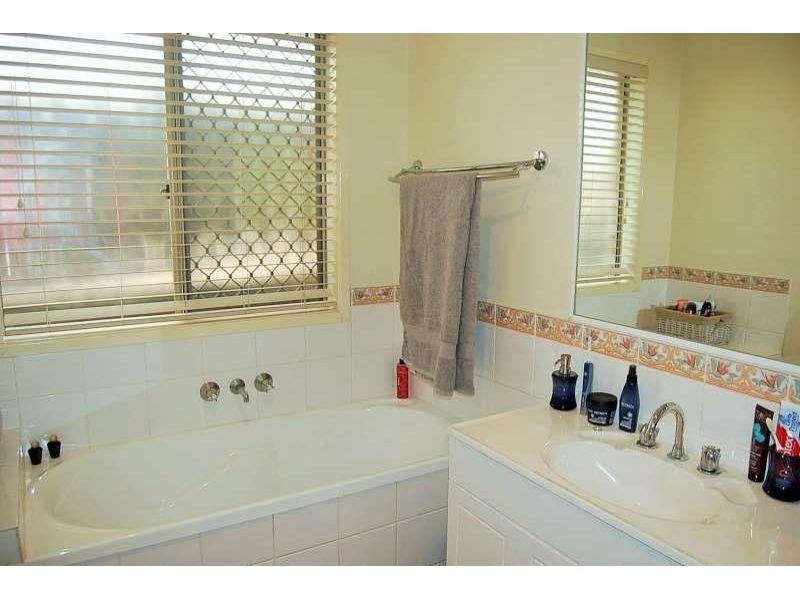 10 Matlock Court, Hemmant QLD 4174