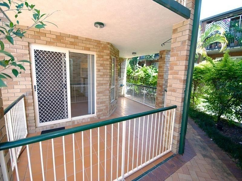 2/57 Derby Street, Coorparoo QLD 4151