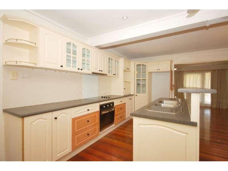 90 Pareena Crescent, Mansfield QLD 4122