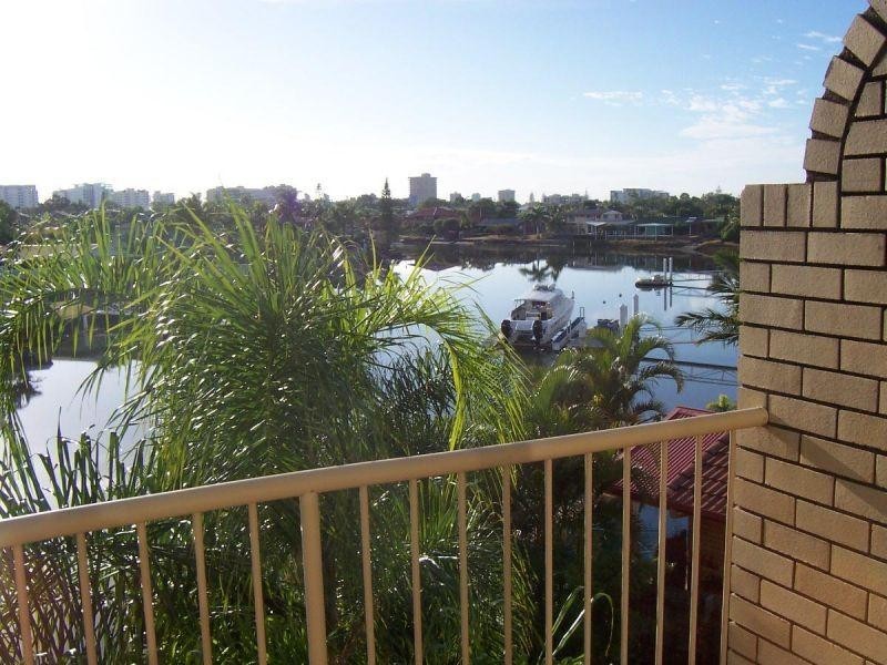 33 Woodrow Drive, Coorparoo QLD 4151