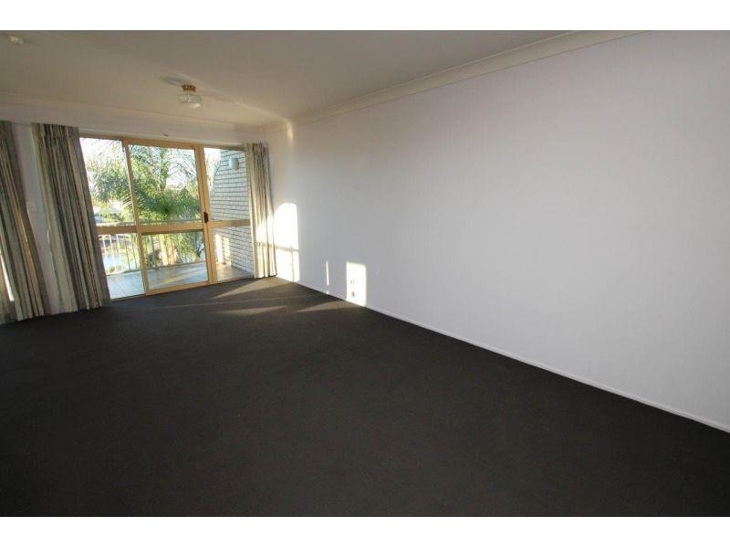 33 Woodrow Drive, Coorparoo QLD 4151