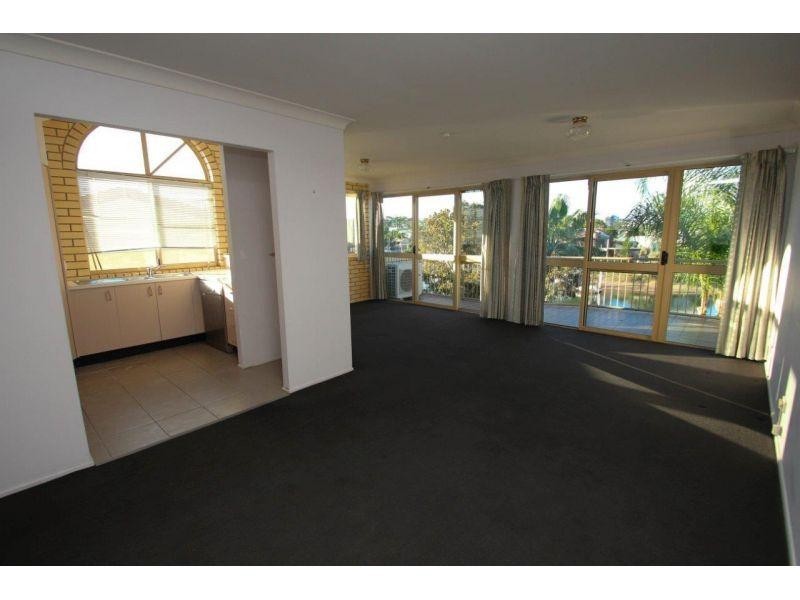 33 Woodrow Drive, Coorparoo QLD 4151