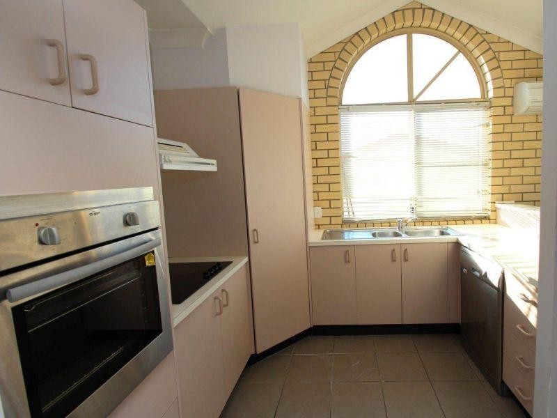 33 Woodrow Drive, Coorparoo QLD 4151