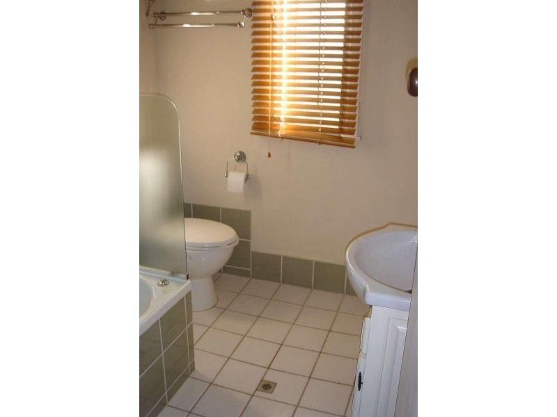 12 Ingleston St, Wynnum West QLD 4178