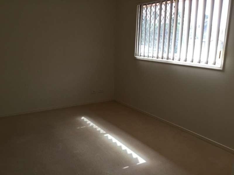 16 Holland Place, Carindale QLD 4152