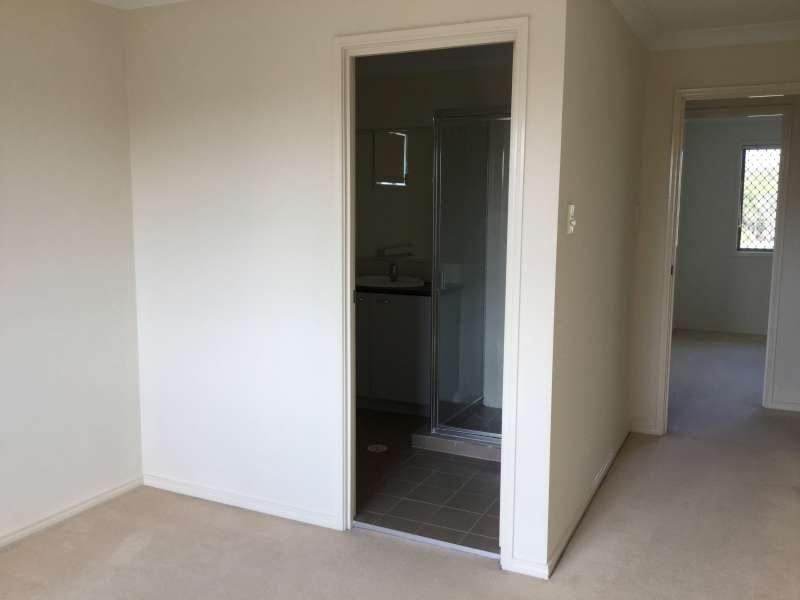 16 Holland Place, Carindale QLD 4152