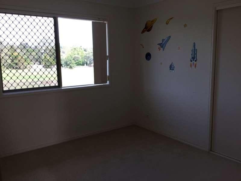 16 Holland Place, Carindale QLD 4152