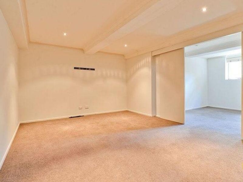 147 Nursery Road, Holland Park West QLD 4121