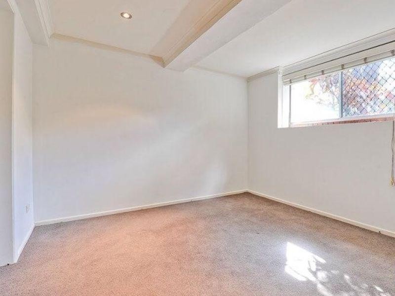 147 Nursery Road, Holland Park West QLD 4121