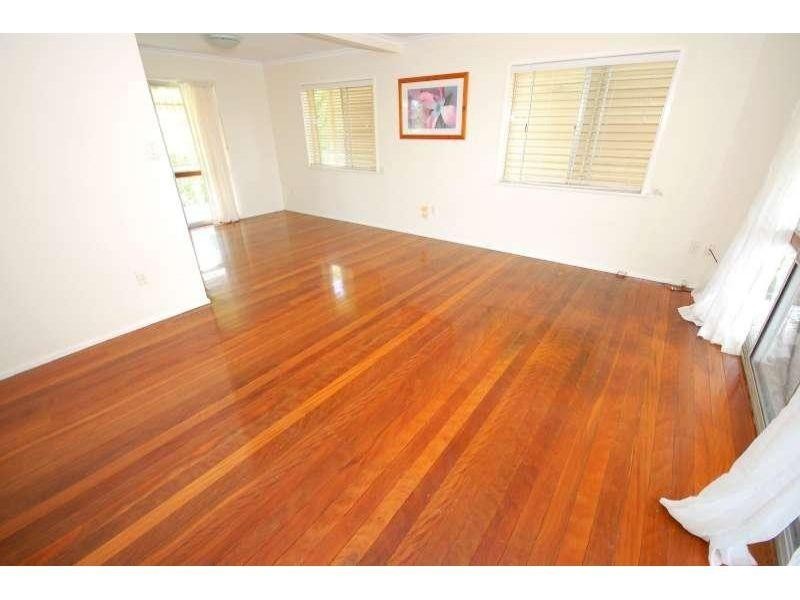 18 Auckland Street, Wishart QLD 4122