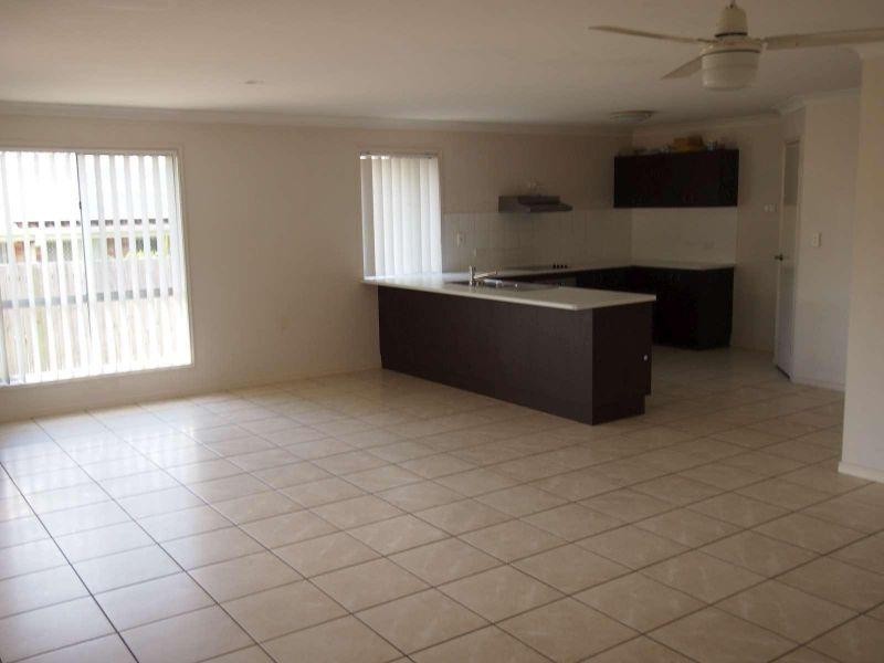 8 Highfields Court, Loganlea QLD 4131