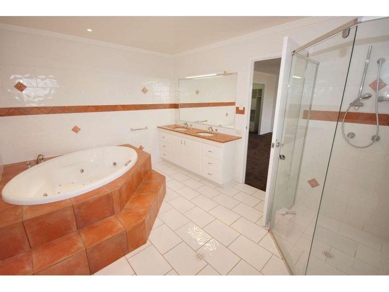 8 Pryor Street, Ormiston QLD 4160