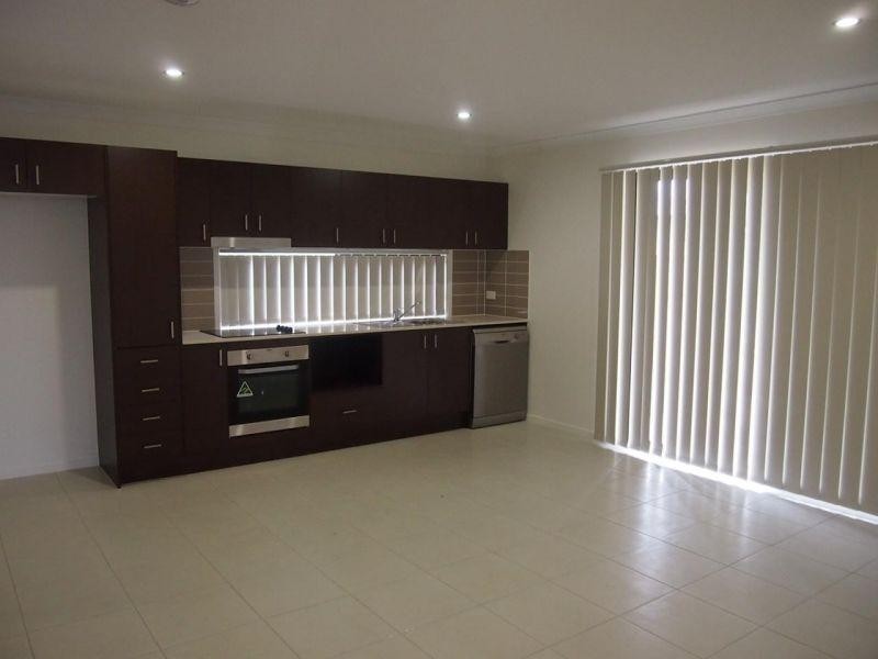 2/22 Kurgan Lane, Yarrabilba QLD 4207