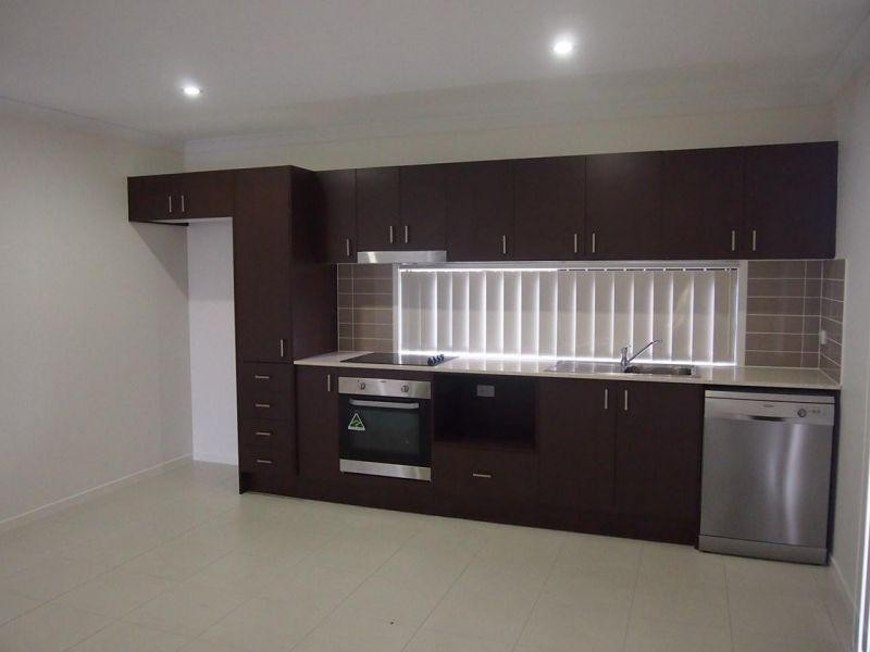 2/22 Kurgan Lane, Yarrabilba QLD 4207