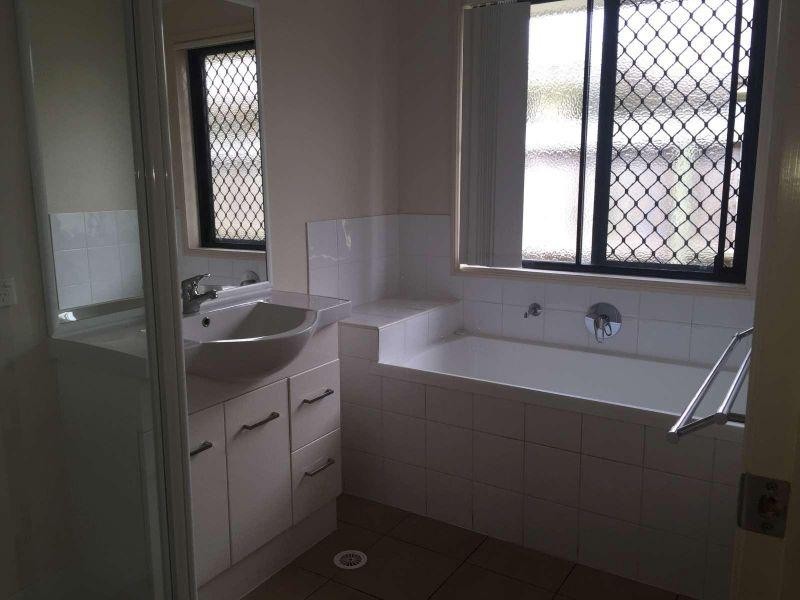 24 Stoneleigh Way, Holmview QLD 4207