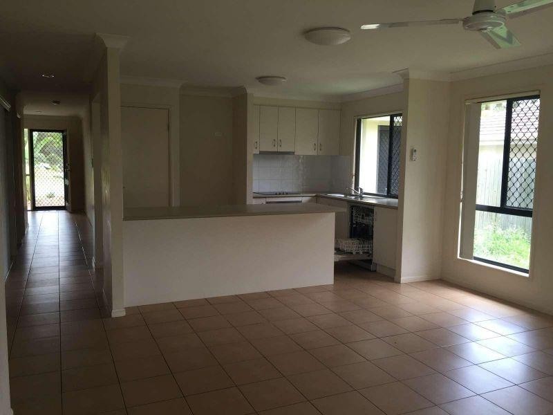 24 Stoneleigh Way, Holmview QLD 4207