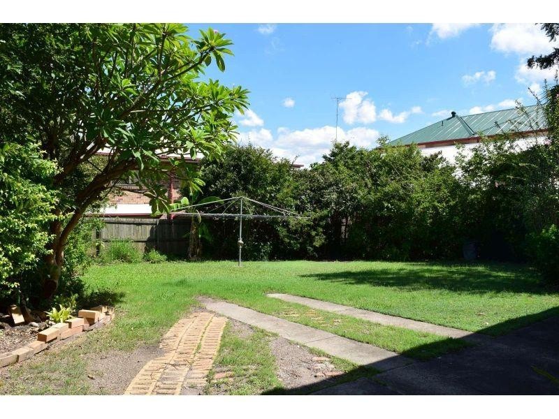 8 Paragon Street, Yeronga QLD 4104