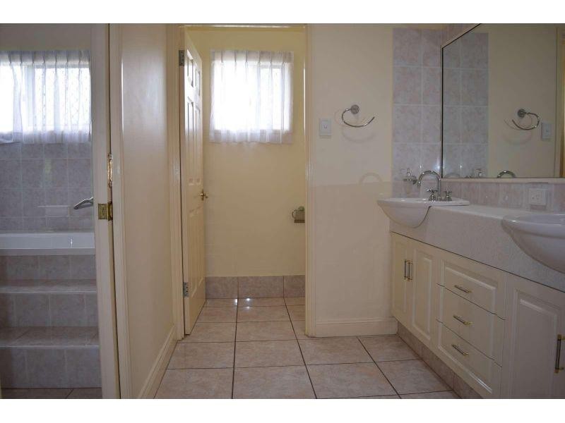 20 Jocelyn Place, Carindale QLD 4152