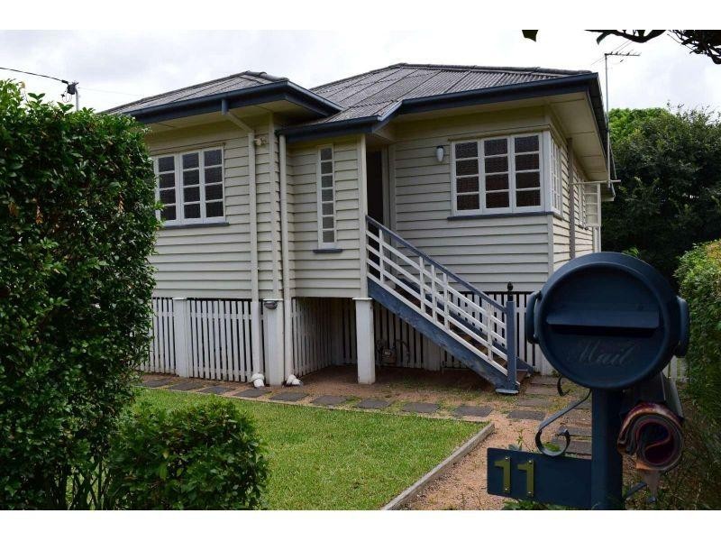 11 Avesnes Street, Holland Park QLD 4121