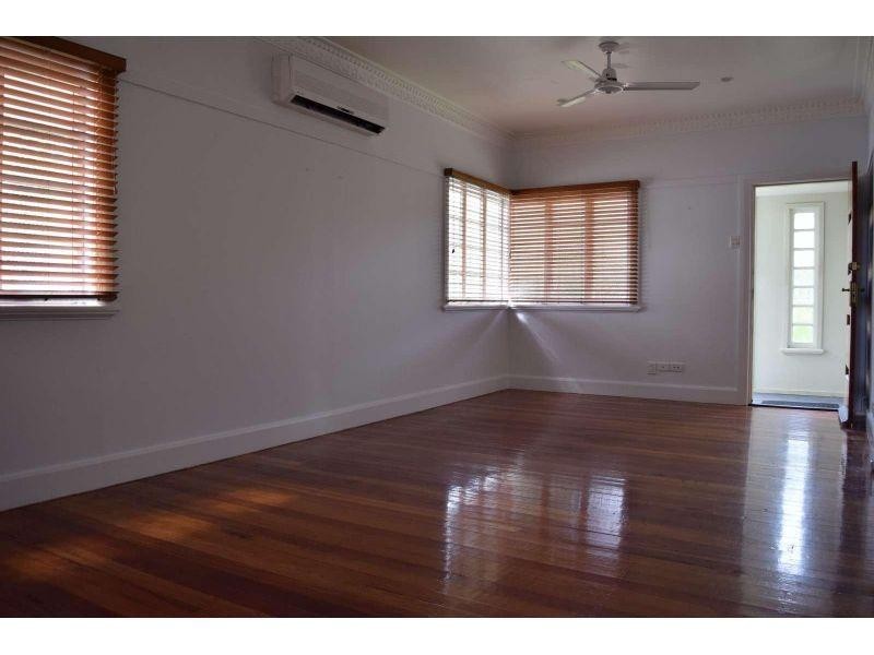 11 Avesnes Street, Holland Park QLD 4121