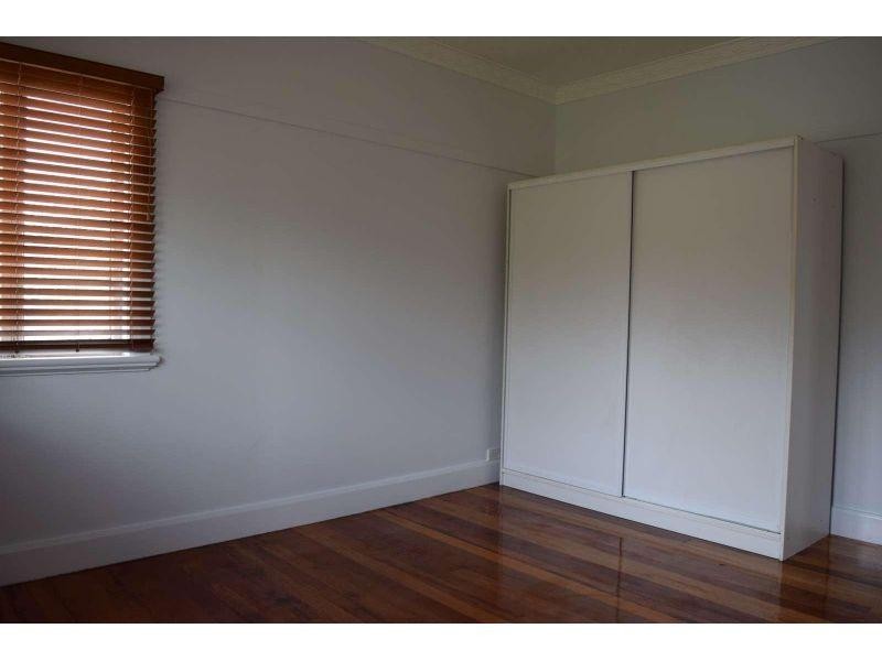 11 Avesnes Street, Holland Park QLD 4121