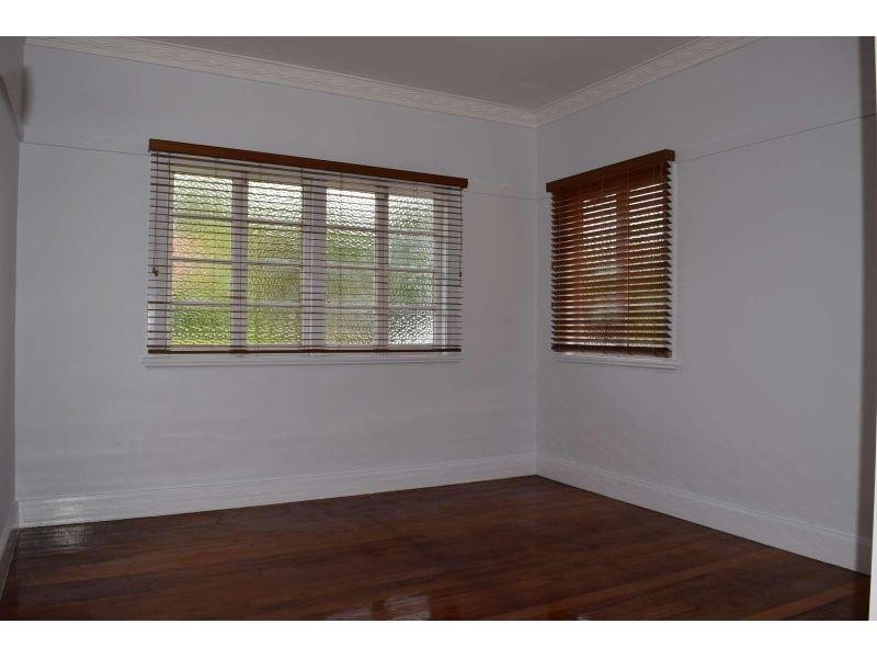 11 Avesnes Street, Holland Park QLD 4121