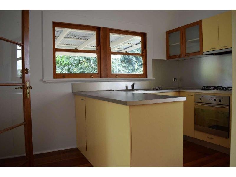 11 Avesnes Street, Holland Park QLD 4121