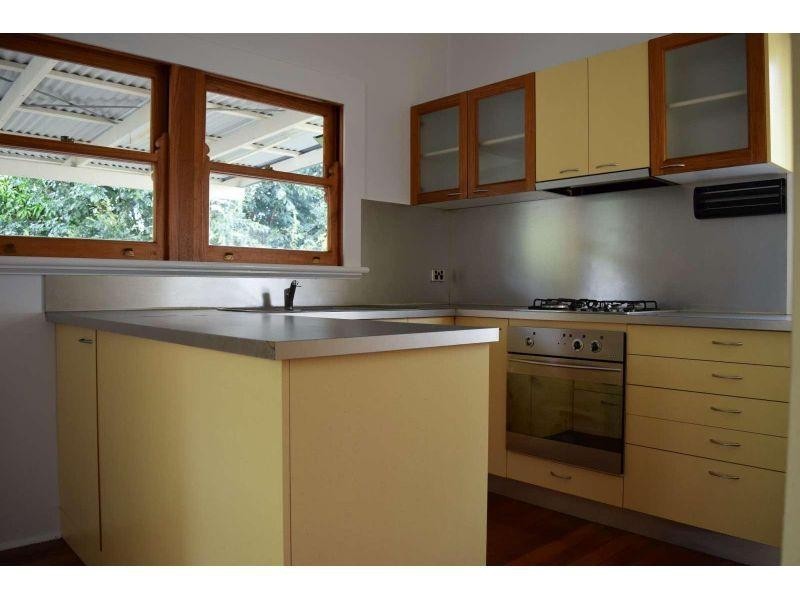 11 Avesnes Street, Holland Park QLD 4121