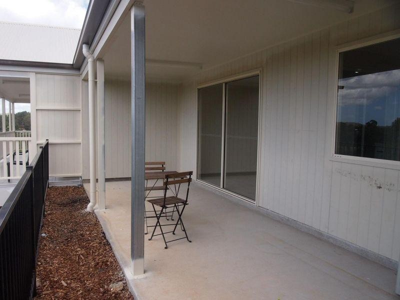 2/1 Nevron Drive, Bahrs Scrub QLD 4207
