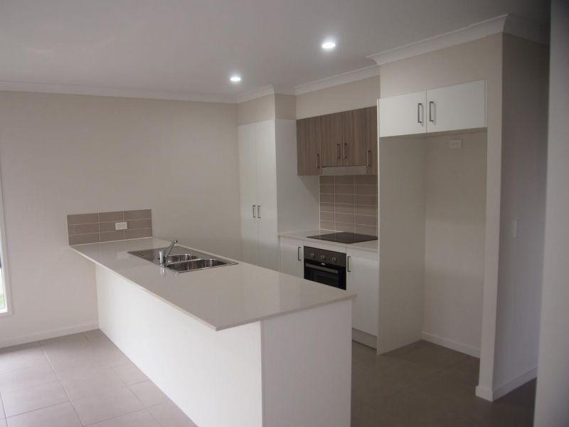 45 Willow Rise Drive, Waterford QLD 4133