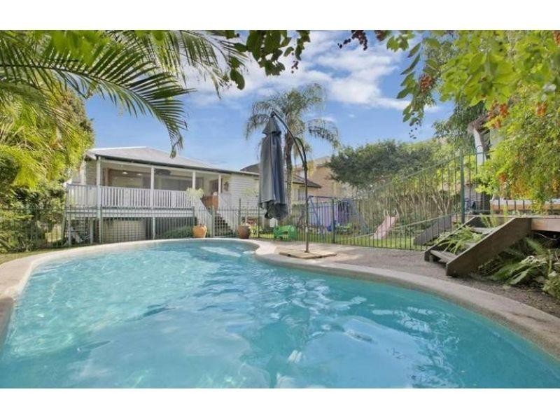 14 Macaulay Street, Coorparoo QLD 4151