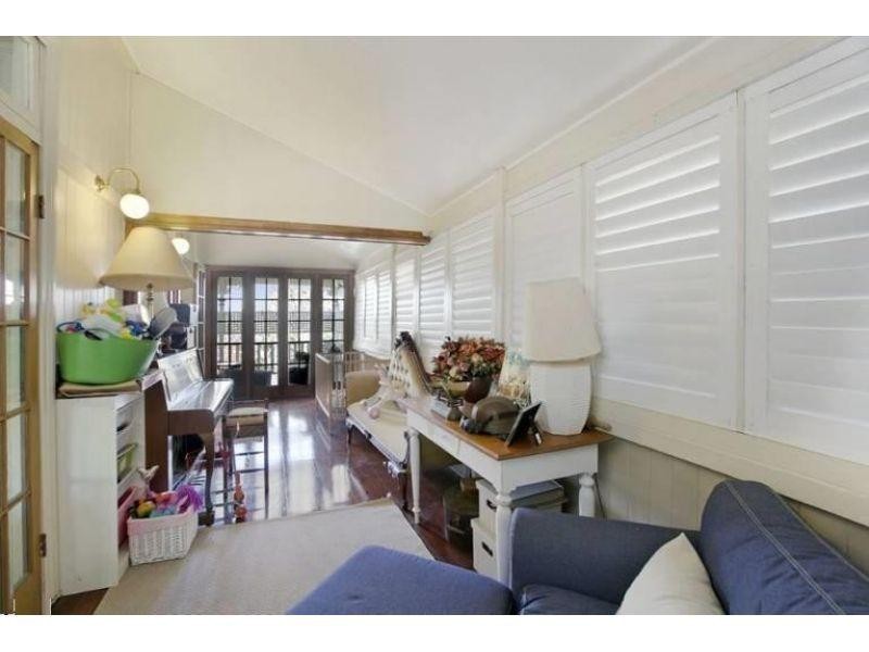 14 Macaulay Street, Coorparoo QLD 4151