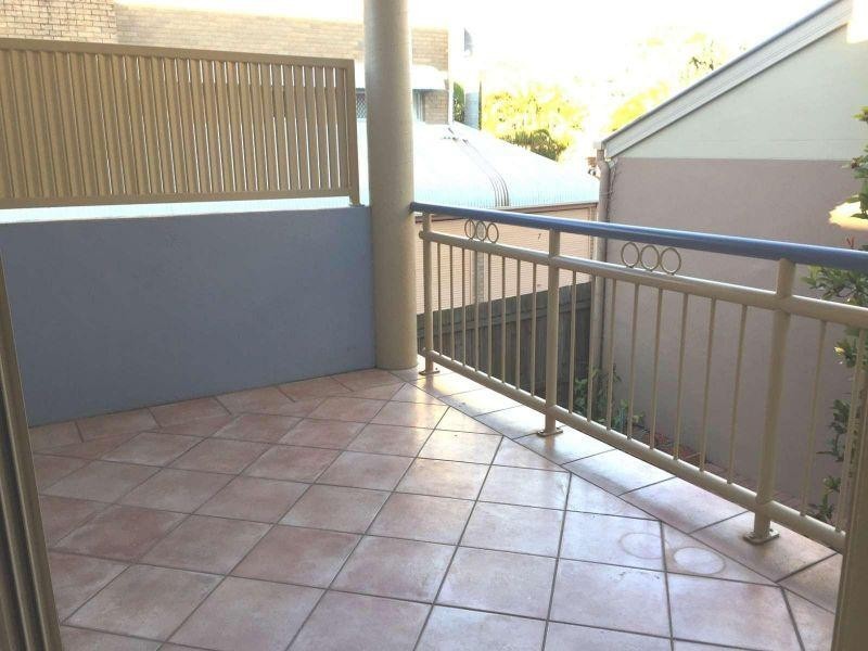 3/29 Crown Street, Holland Park West QLD 4121