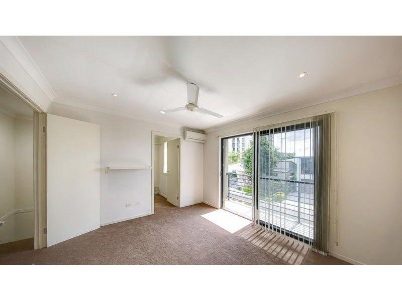 129/16 Surbiton Crt, Carindale QLD 4152
