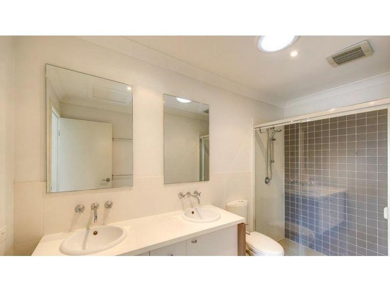 129/16 Surbiton Crt, Carindale QLD 4152