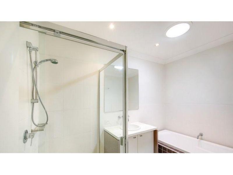 129/16 Surbiton Crt, Carindale QLD 4152