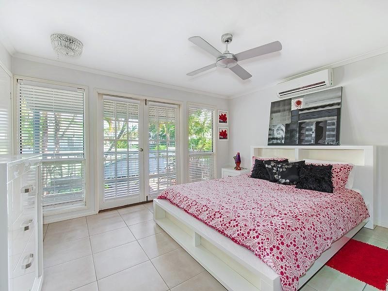 12 Robert Street, Noosaville QLD 4566