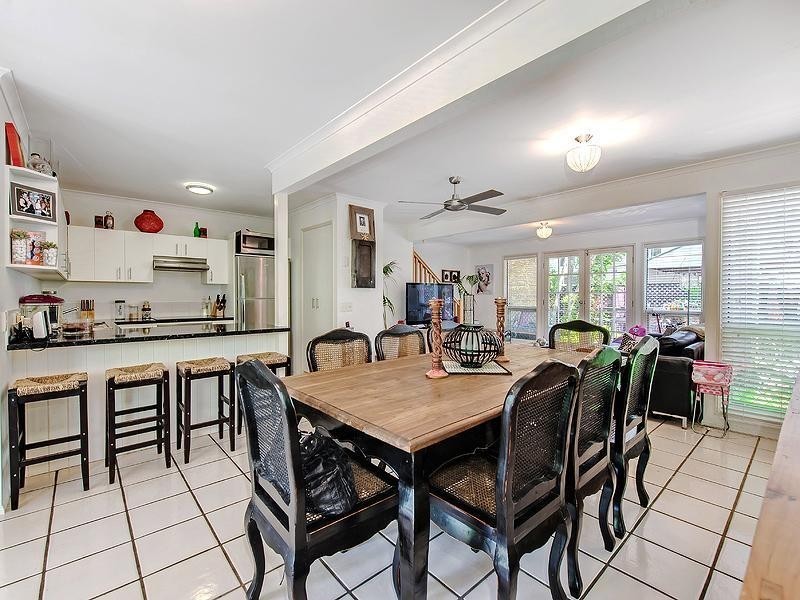 12 Robert Street, Noosaville QLD 4566