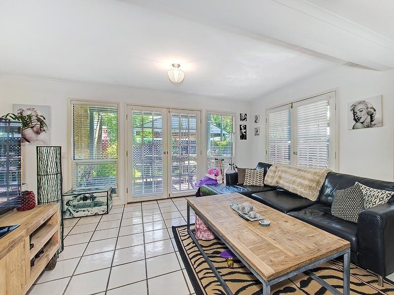 12 Robert Street, Noosaville QLD 4566