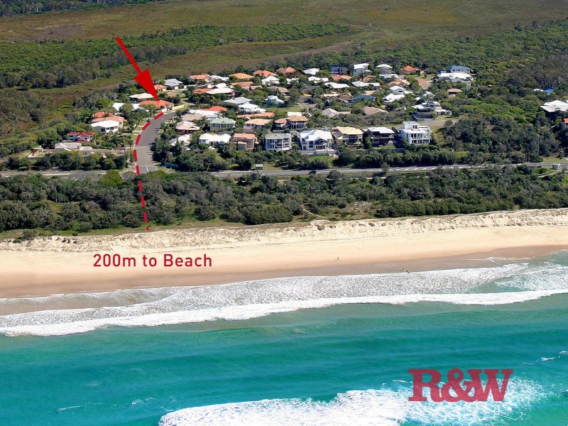 1 Moonbeam Crescent, Castaways Beach QLD 4567