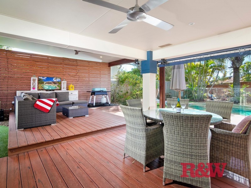 1 Moonbeam Crescent, Castaways Beach QLD 4567