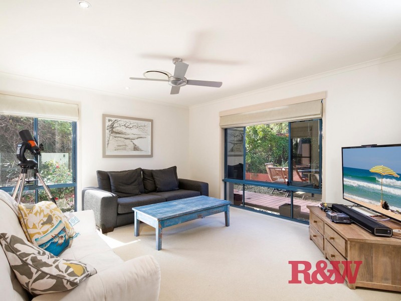 1 Moonbeam Crescent, Castaways Beach QLD 4567
