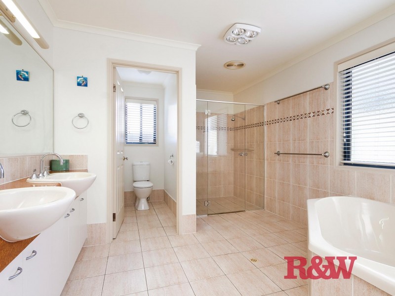 1 Moonbeam Crescent, Castaways Beach QLD 4567