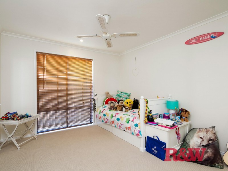 1 Moonbeam Crescent, Castaways Beach QLD 4567
