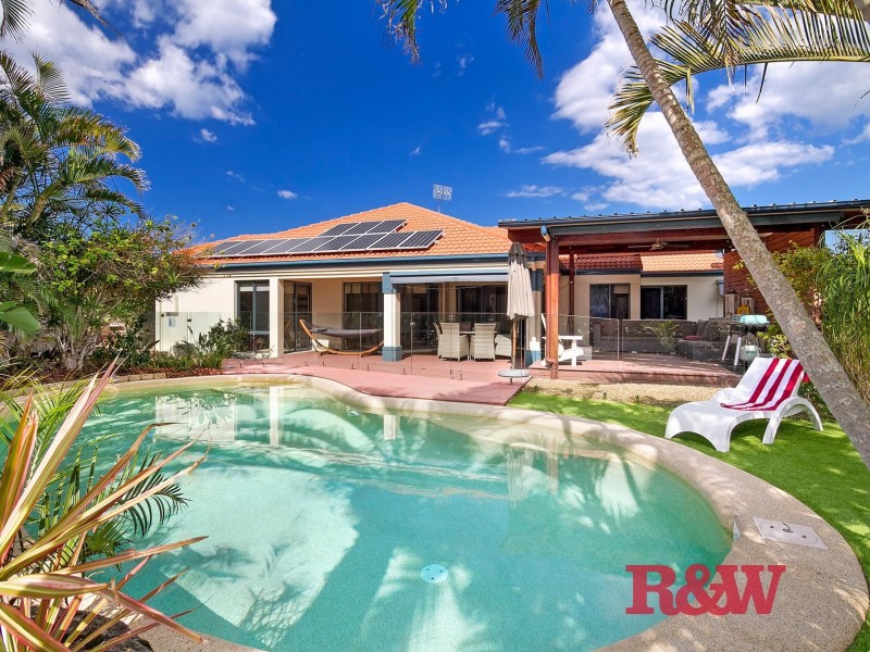 1 Moonbeam Crescent, Castaways Beach QLD 4567
