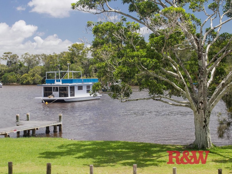19 Hilton Esplanade, Tewantin QLD 4565