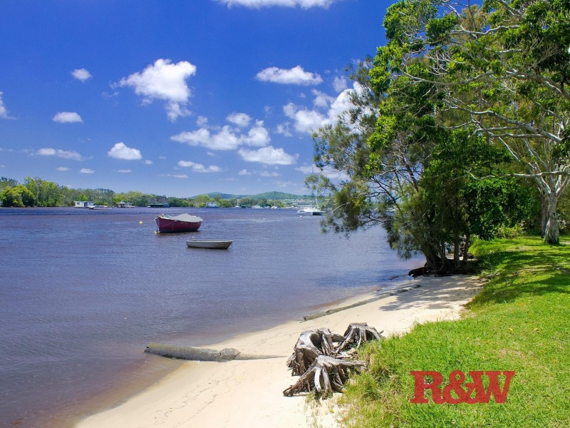 19 Hilton Esplanade, Tewantin QLD 4565