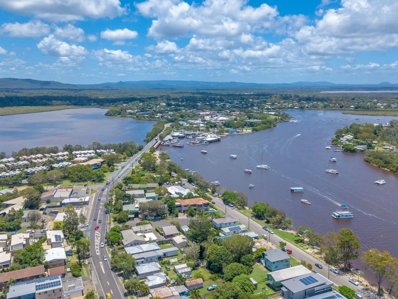 19 Hilton Esplanade, Tewantin QLD 4565